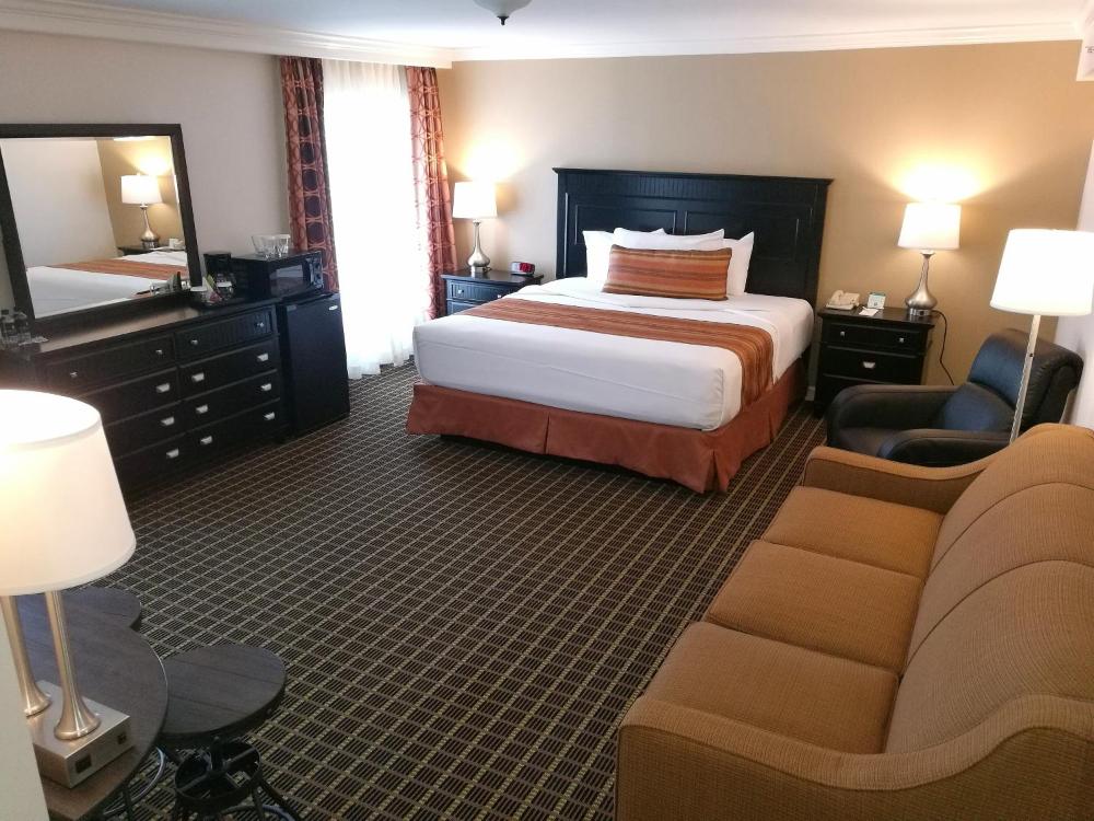 Superior King Room interior